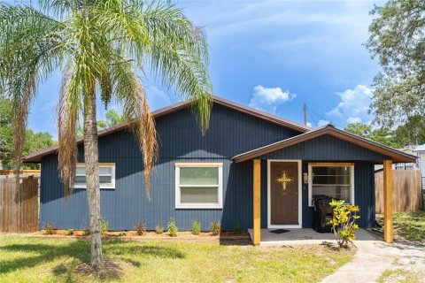 Villa ou maison à vendre à Frostproof, Floride: 3 chambres, 170.48 m2 № 1344373 - photo 1