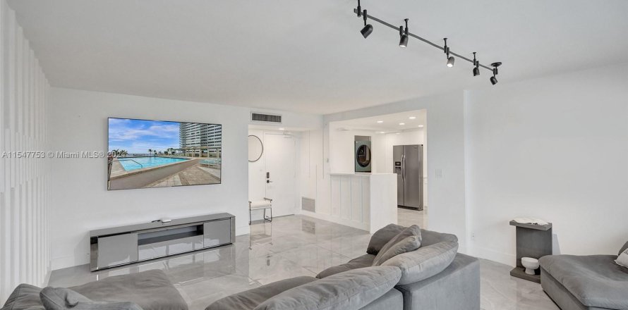 Condo in Fort Lauderdale, Florida, 1 bedroom  № 1057766