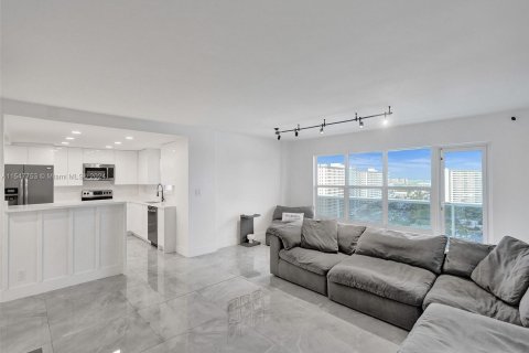 Condo in Fort Lauderdale, Florida, 1 bedroom  № 1057766 - photo 2