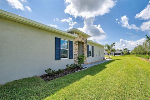 House in Port Charlotte, Florida 2 bedrooms, 139.63 sq.m. № 1341791 - photo 5