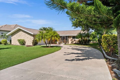 Casa en venta en Cape Coral, Florida, 3 dormitorios, 127 m2 № 1340727 - foto 1