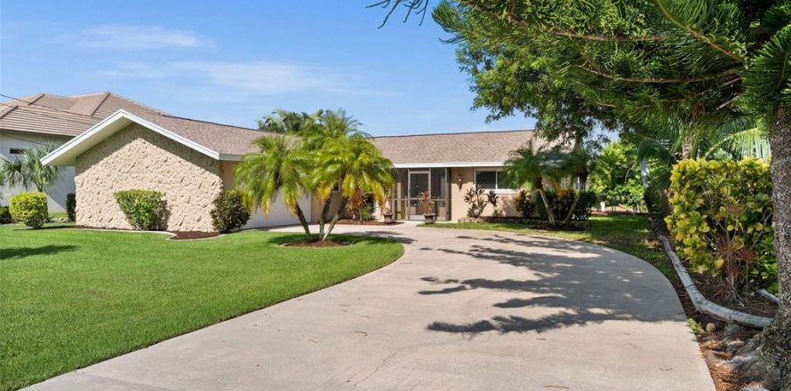 Villa ou maison à Cape Coral, Floride 3 chambres, 127 m2 № 1340727