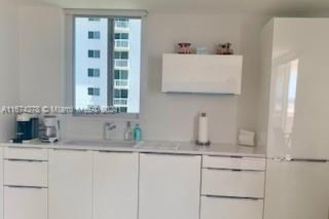 Condo in Miami Beach, Florida, 1 bedroom  № 1397761 - photo 6