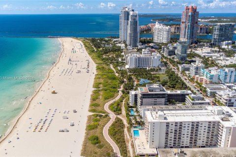 Condo in Miami Beach, Florida, 1 bedroom  № 1397761 - photo 27