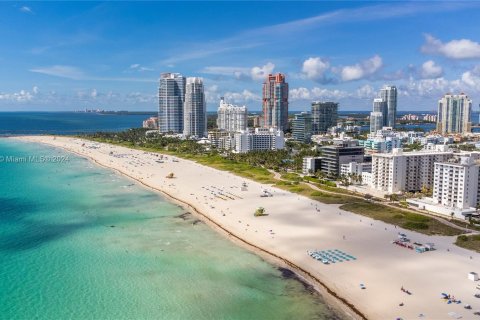 Condo in Miami Beach, Florida, 1 bedroom  № 1397761 - photo 23