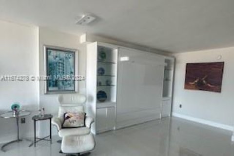 Condo in Miami Beach, Florida, 1 bedroom  № 1397761 - photo 13