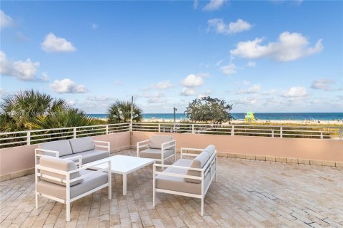 Condo in Miami Beach, Florida, 1 bedroom  № 1397761 - photo 30