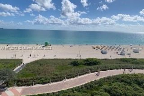 Condo in Miami Beach, Florida, 1 bedroom  № 1397761 - photo 2