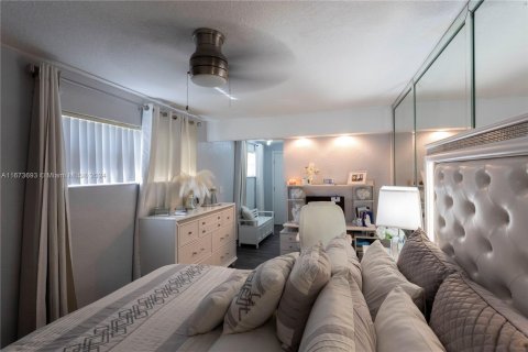 Villa ou maison à vendre à Hialeah, Floride: 3 chambres, 148.46 m2 № 1396858 - photo 24