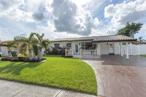 Villa ou maison à vendre à Hialeah, Floride: 3 chambres, 148.46 m2 № 1396858 - photo 1