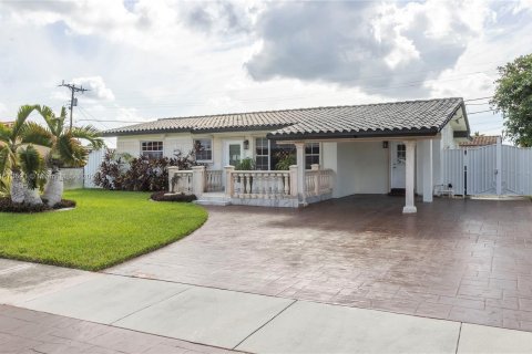 Villa ou maison à vendre à Hialeah, Floride: 3 chambres, 148.46 m2 № 1396858 - photo 2