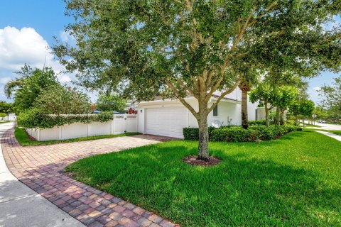 House in Jupiter, Florida 5 bedrooms, 320.79 sq.m. № 1224887 - photo 9