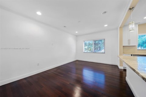 Casa en venta en Miami Beach, Florida, 3 dormitorios, 220.46 m2 № 1345514 - foto 8