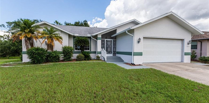 House in Punta Gorda, Florida 3 bedrooms, 161.46 sq.m. № 1298021