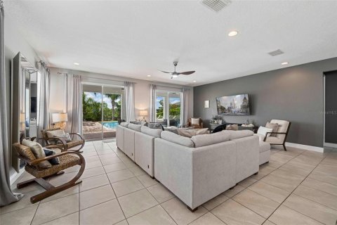 Casa en venta en Kissimmee, Florida, 9 dormitorios, 430.14 m2 № 1350797 - foto 17