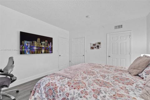 Copropriété à vendre à Pembroke Pines, Floride: 3 chambres, 123.56 m2 № 1080158 - photo 20
