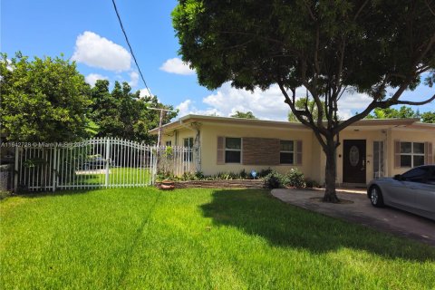 Immobilier commercial à vendre à Miami, Floride: 147.62 m2 № 1321453 - photo 3