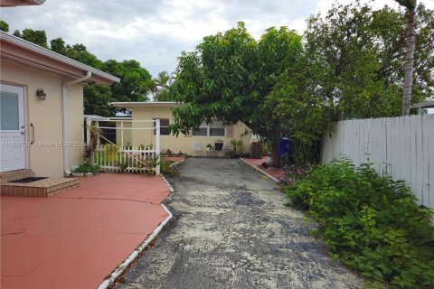 Commercial property in Miami, Florida 147.62 sq.m. № 1321453 - photo 20