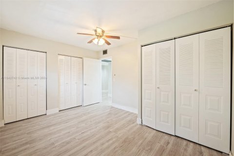 Condo in Pembroke Pines, Florida, 1 bedroom  № 1321455 - photo 8