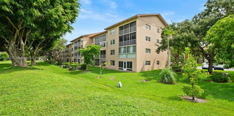 Condo in Pembroke Pines, Florida, 1 bedroom  № 1321455