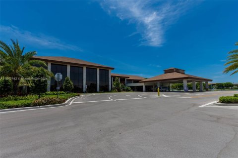 Condo in Pembroke Pines, Florida, 1 bedroom  № 1321455 - photo 15