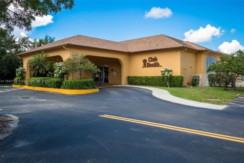 Condo in Pembroke Pines, Florida, 1 bedroom  № 1321455 - photo 25