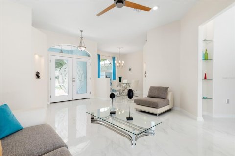 Villa ou maison à vendre à Punta Gorda, Floride: 4 chambres, 244.24 m2 № 1247328 - photo 6