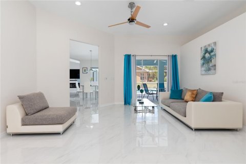 Villa ou maison à vendre à Punta Gorda, Floride: 4 chambres, 244.24 m2 № 1247328 - photo 4