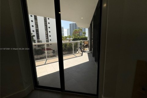 Condo in Aventura, Florida, 3 bedrooms  № 1396747 - photo 11