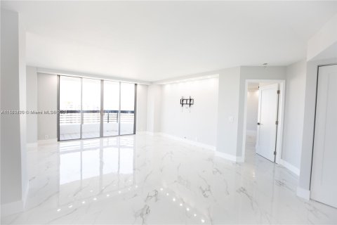 Condominio en venta en Aventura, Florida, 2 dormitorios, 128.21 m2 № 1162724 - foto 12