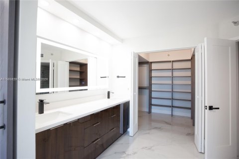 Condo in Aventura, Florida, 2 bedrooms  № 1162724 - photo 17