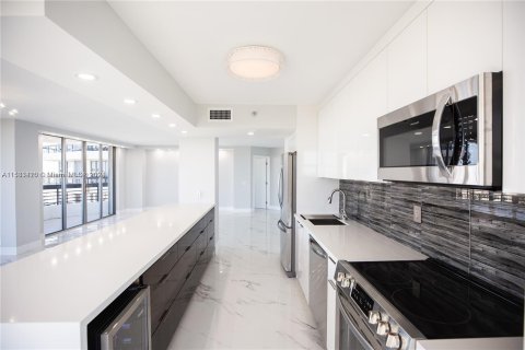 Condo in Aventura, Florida, 2 bedrooms  № 1162724 - photo 9