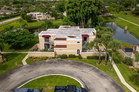 Adosado en venta en Delray Beach, Florida, 3 dormitorios, 123.19 m2 № 1354944 - foto 1