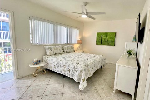 Купить кондоминиум в Халландейл-Бич, Флорида 1 спальня, 72.19м2, № 1224965 - фото 9