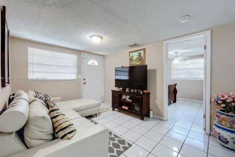 Immobilier commercial à vendre à Miami, Floride: 161.19 m2 № 1160623 - photo 18