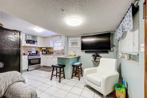 Immobilier commercial à vendre à Miami, Floride: 161.19 m2 № 1160623 - photo 7