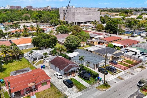 Propiedad comercial en venta en Miami, Florida, 161.19 m2 № 1160623 - foto 28