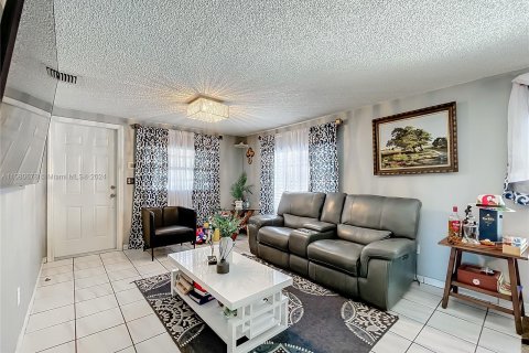 Immobilier commercial à vendre à Miami, Floride: 161.19 m2 № 1160623 - photo 5