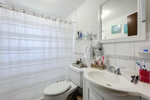 Immobilier commercial à vendre à Miami, Floride: 161.19 m2 № 1160623 - photo 13