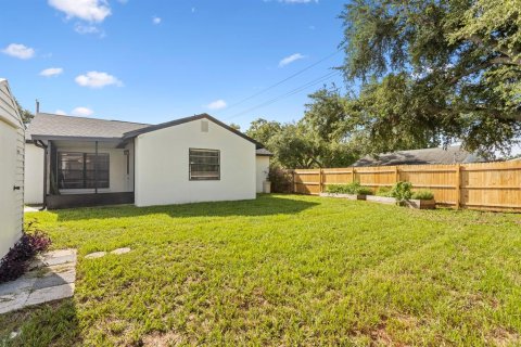 House in Tampa, Florida 3 bedrooms, 139.26 sq.m. № 1358266 - photo 25