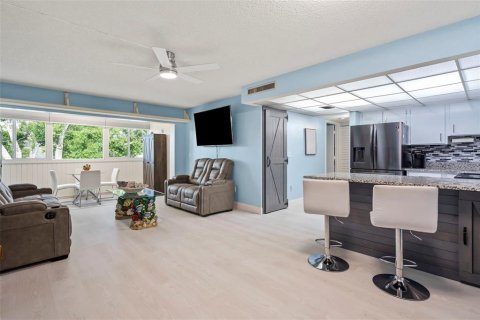 Condominio en venta en Port Charlotte, Florida, 1 dormitorio, 62.43 m2 № 1359271 - foto 2