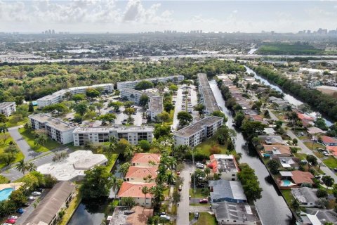 Copropriété à louer à Oakland Park, Floride: 2 chambres, 90.58 m2 № 1045516 - photo 27