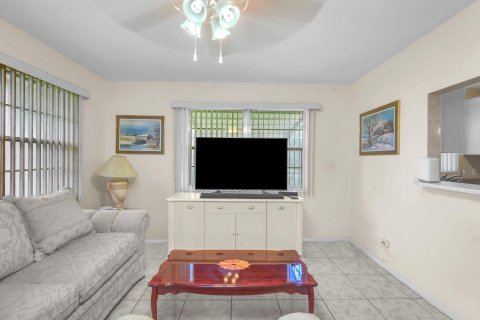 Condo in Deerfield Beach, Florida, 1 bedroom  № 1226712 - photo 18