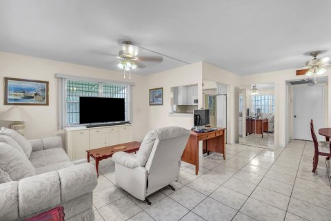 Condo in Deerfield Beach, Florida, 1 bedroom  № 1226712 - photo 19