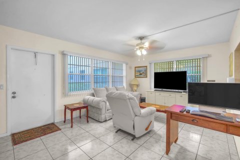 Condo in Deerfield Beach, Florida, 1 bedroom  № 1226712 - photo 17