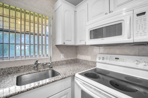 Condo in Deerfield Beach, Florida, 1 bedroom  № 1226712 - photo 11