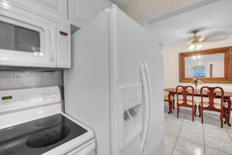 Condo in Deerfield Beach, Florida, 1 bedroom  № 1226712 - photo 10