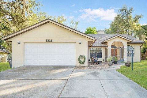 Villa ou maison à louer à Lakeland, Floride: 4 chambres, 207.45 m2 № 1358099 - photo 1