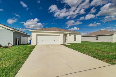 Villa ou maison à louer à Winter Haven, Floride: 3 chambres, 151.62 m2 № 1358090 - photo 1