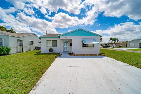 Casa en venta en Tamarac, Florida, 2 dormitorios, 111.85 m2 № 1068005 - foto 15